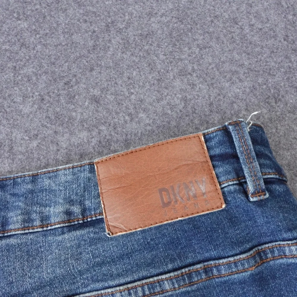DKNY Jeans‎ Duane Straight Fit Mens 40x32 Medium Wash Blue Stretch Denim 2057